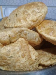 कसूरी मेथी की पूरी (kasuri methi ki puri recipe in Hindi) रेसिपी मुख्य फोटो