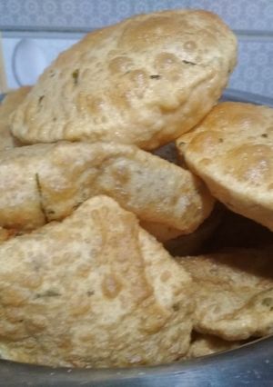 कसूरी मेथी की पूरी (kasuri methi ki puri recipe in Hindi) रेसिपी मुख्य फोटो