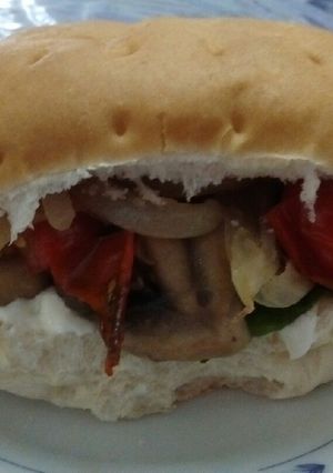 Una foto de Sándwich gourmet con champiñones
