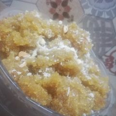 A picture of Gur and soji ka halwa.