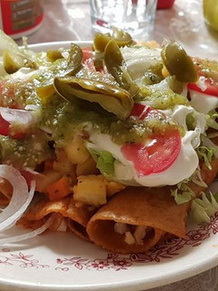 Una foto de Enchilada de chipotle rellenas picadillo con papas cocidas. México