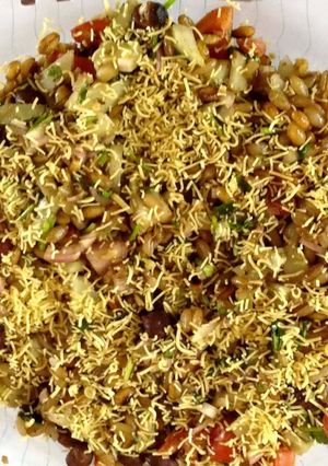 घुघरी चाट /भेल रेसिपी (Ghughari chaat / bhel Recipe recipe in hindi) रेसिपी मुख्य फोटो
