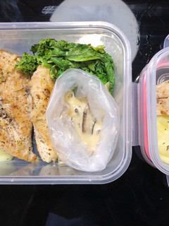 Foto resep Garlic Butter Chicken Breast with Mushroom Sauce ala Mak Kalun (bekal anak dan suami)