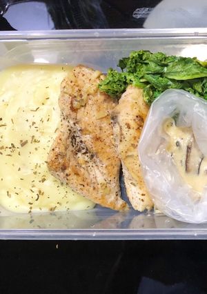 Foto resep Garlic Butter Chicken Breast with Mushroom Sauce ala Mak Kalun (bekal anak dan suami)