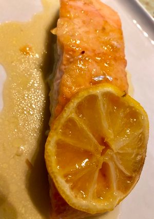 Une photo de Saumon laqué au miel et au citron