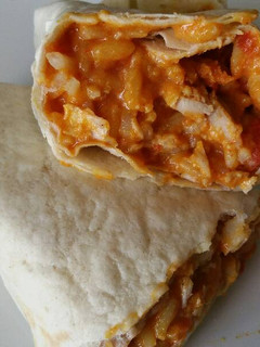 Una foto de Burritos de pollo y arroz