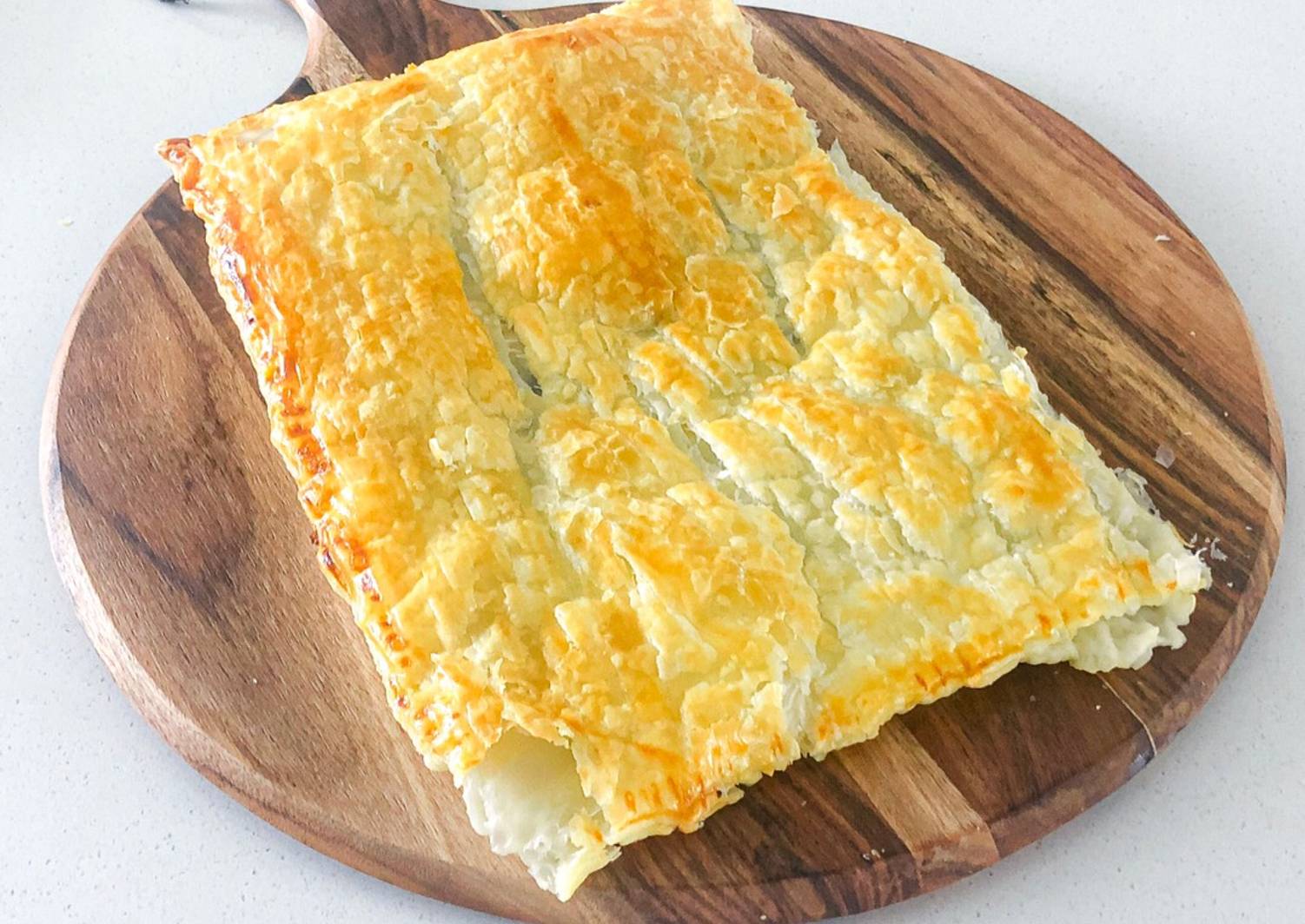 Пирог с сыром и шпинатом из слоеного теста рецепт с фото