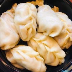 A picture of Steamed Chicken dumplings.