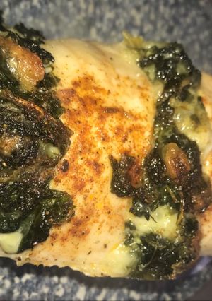 Foto principal de Pechuga de pollo al horno rellena de Kale y Mozzarella