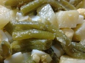 Una foto de Ensalada de chauchas, papas y huevos duros