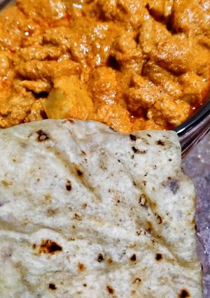 A picture of Chicken tikka boti masala with chapati.