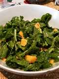 Ensalada de rúcula, durazno y nueces