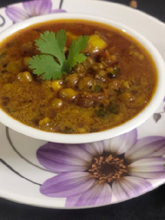 चना करी (chana curry recipe in Hindi) रेसिपी मुख्य फोटो