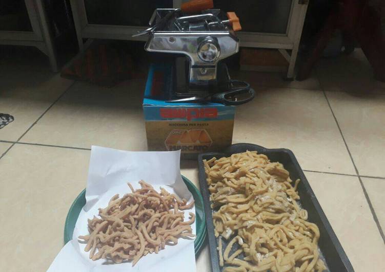 Langkah Mudah untuk Membuat Kue stik bawang Anti Gagal