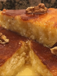 Una foto de Tarta de queso fresco con miel y nueces