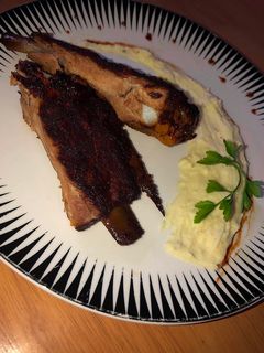 Egészben sült oldalas BBQ pácban recept fotója