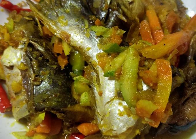 Ikan patin bumbu acar kuning