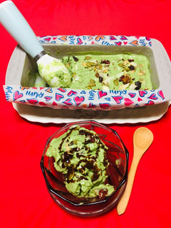Una foto de Helado Cremoso con Matcha Leche de Coco y Mix de Frutos Secos!