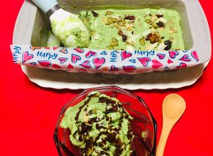 Una foto de Helado Cremoso con Matcha Leche de Coco y Mix de Frutos Secos!