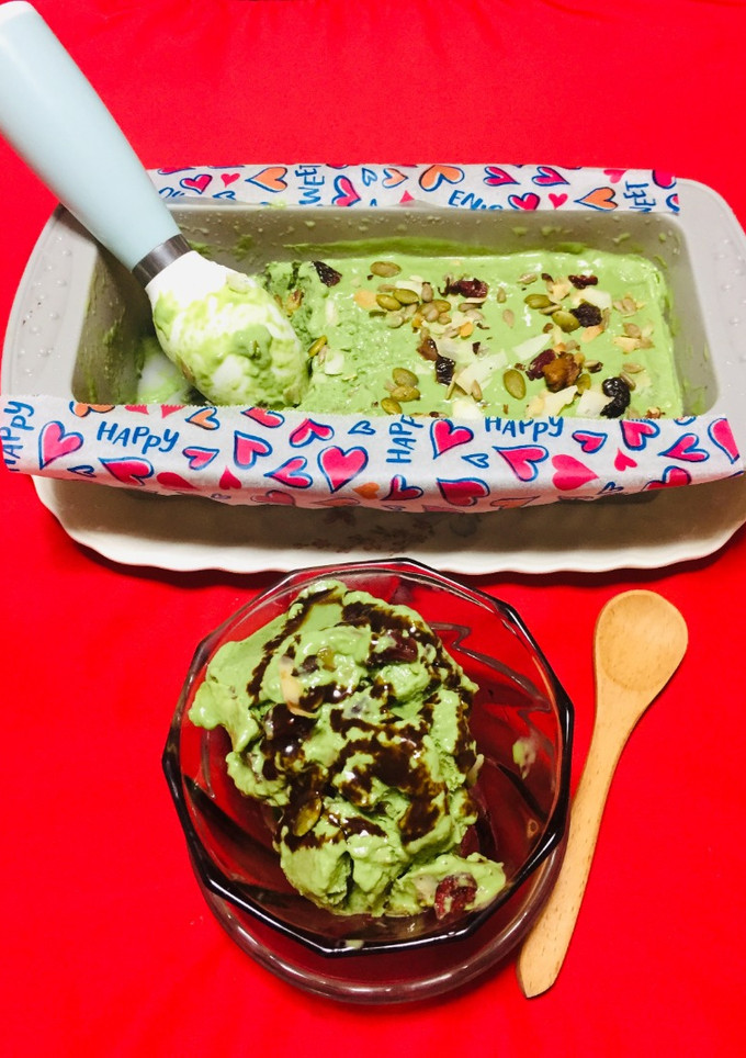 Una foto de Helado Cremoso con Matcha Leche de Coco y Mix de Frutos Secos!