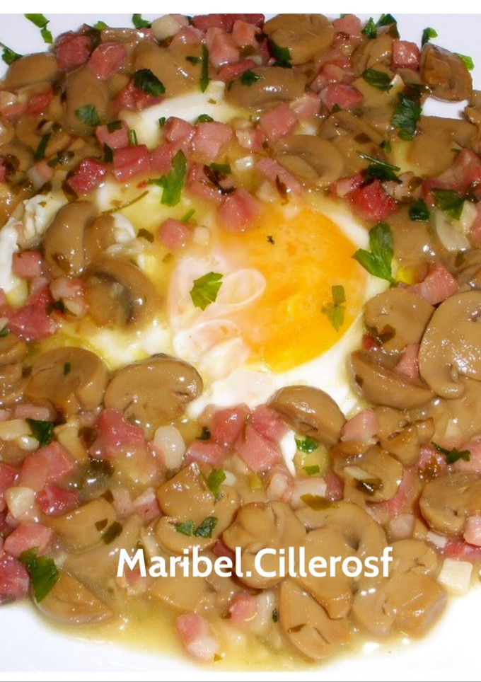 Una foto de Champiñones guisados 