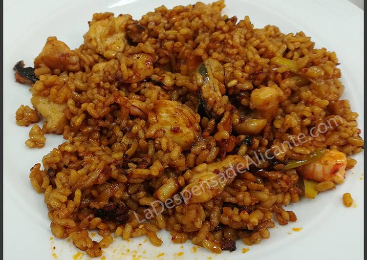 Arroz a banda con salmorreta alicantina