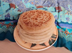 Una foto de Cheese Naan 🇮🇳 🧀 🫓 Pan indio Naan con queso