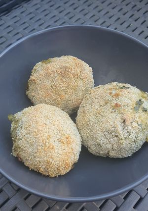 Une photo de Arrancini chèvre épinard à la friteuse à air