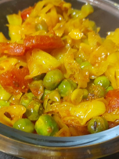 गाजर मटर पत्ता गोभी की सब्जी (Gajar matar patta gobhi ki sabzi recipe in hindi) रेसिपी मुख्य फोटो