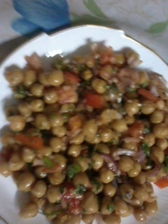 A picture of Chickpea salad.