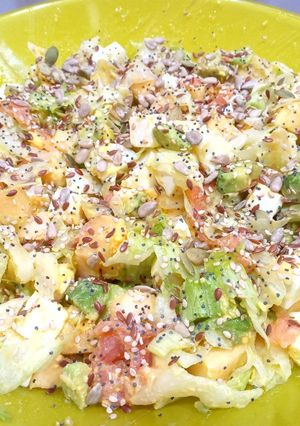 Una foto de Ensalada de salmón ahumado y manzana