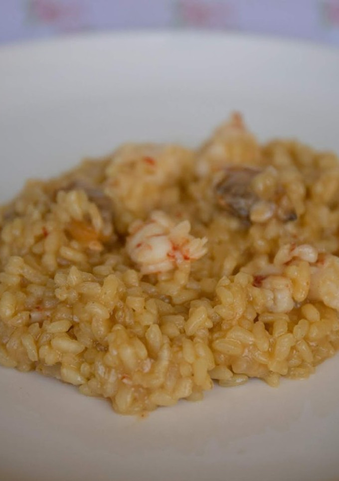 Una foto de Risotto de almejas y gambas