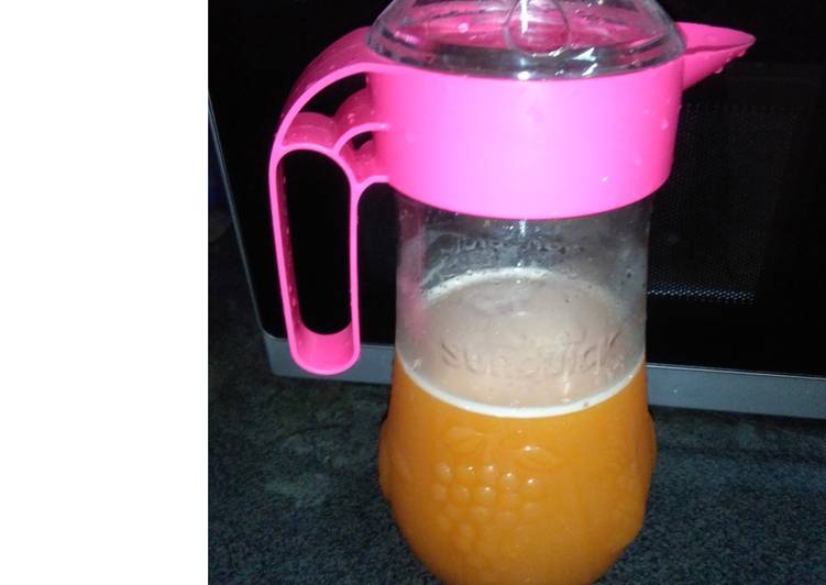 Carrot, Apple, And Pineapple Juice