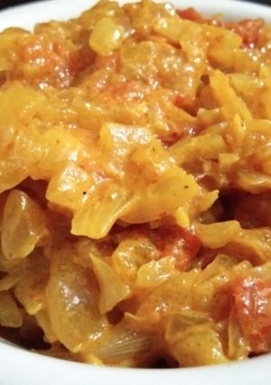 A picture of Creamy onion tomato veggie.
