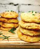 Bánh Khoai Tây Phô Mai Thịt Hun Khói (Cheesy Mashed Potato Pancakes)