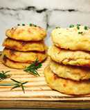 Bánh Khoai Tây Phô Mai Thịt Hun Khói (Cheesy Mashed Potato Pancakes)