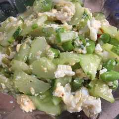 รูปของ Tumis pedas ketimun telur dan buncis ala ala 🥚🥒