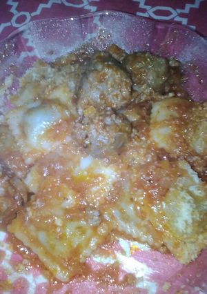 Una foto de Ravioles con salsa de chorizos
