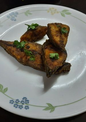 सुरमई फ्राय (surmai fry recipe in marathi) रेसिपी चे मुख्य फोटो 
