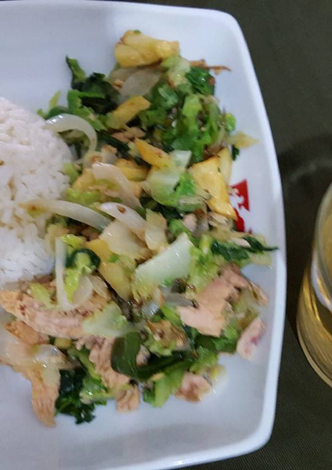 Una foto de Saltado de repollo con atún