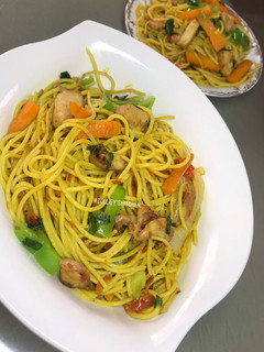 A picture of Stir fry spaghetti.