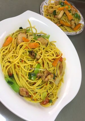 A picture of Stir fry spaghetti.