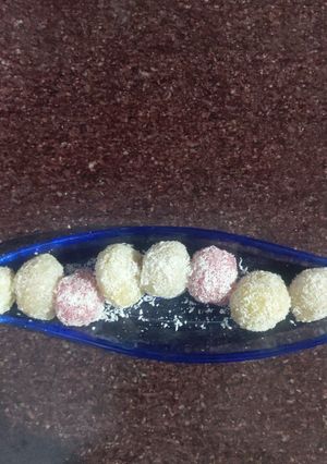 A picture of Nariyal Ladoo.
