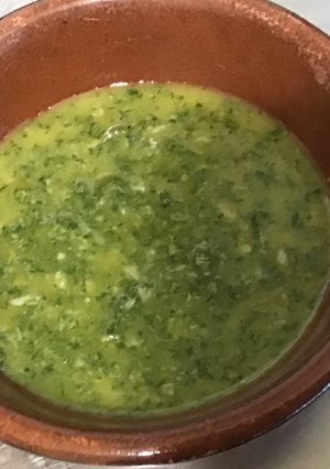 Une photo de Pâte de basilic à l'ail mariné
