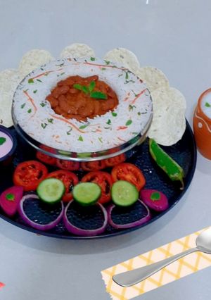 પંજાબી રાજમા વીથ રાઈસ (Punjabi Rajma With Rice Recipe In Gujarati) રેસીપી મુખ્ય ફોટો
