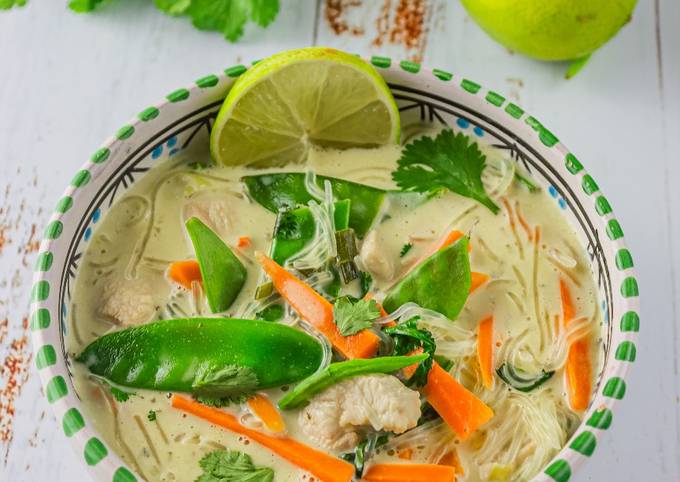 Thai Kokos Suppe mit Hähnchen