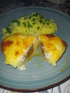 Una foto de Papas rellenas 😋👌