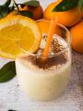 Orangen-Zimt-Lassi