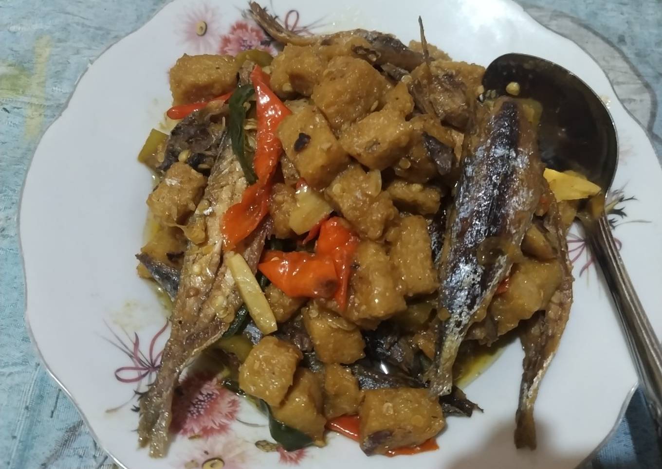 Tumis ikan Cue dan tempe gembus