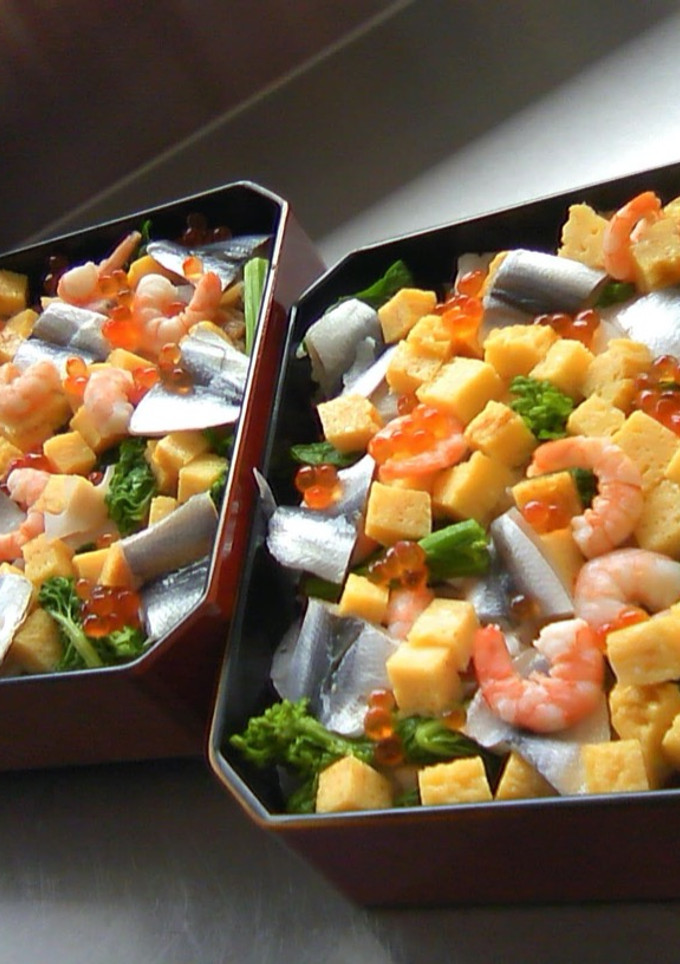 Una foto de Chirashi Zushi (sushi dispersado)
